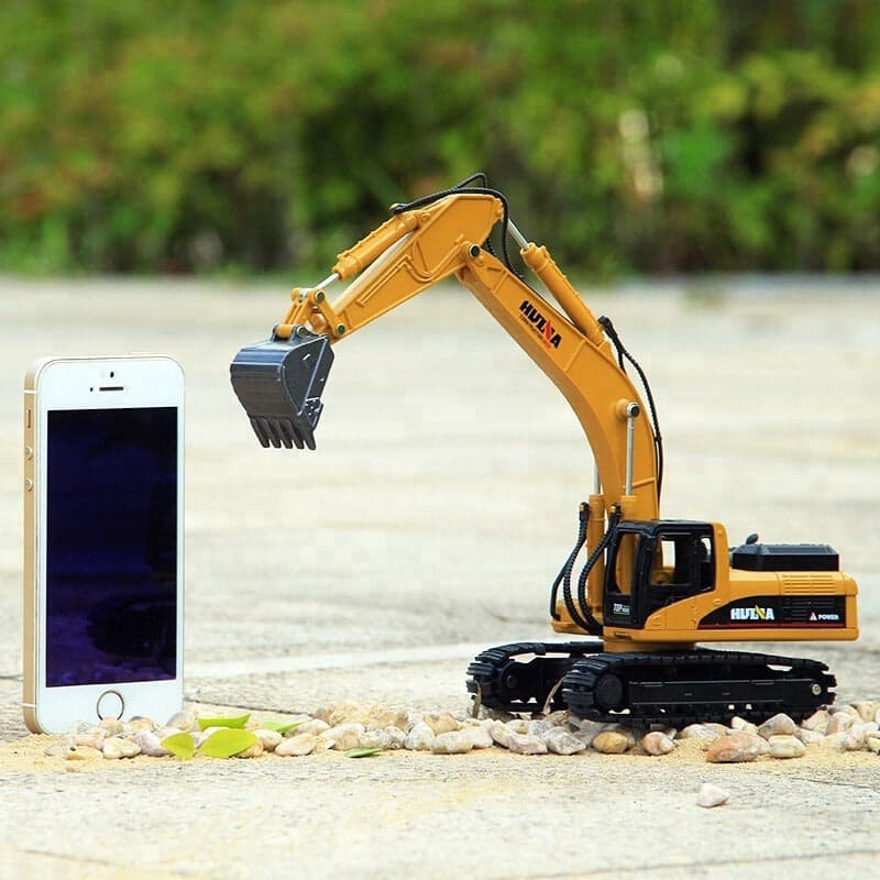 Huina 1710 1:50 Diecast Excavator — view 2