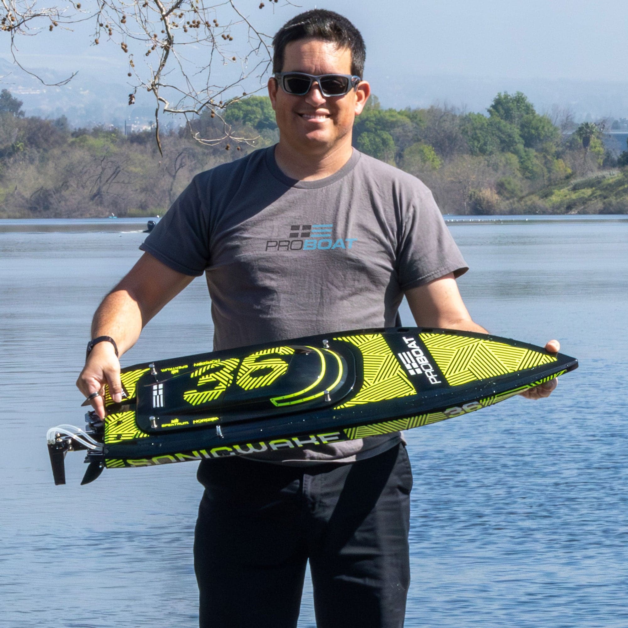 Sonicwake 36in V3 Self-Righting V-Hull RTR — view 6